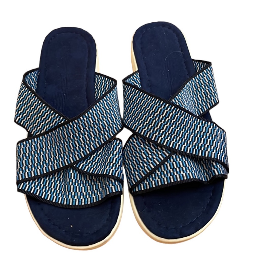 New Platform Slides. Never been worn. Size 8